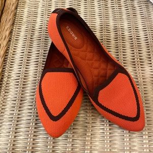 Size 7 Birdies Blackbird. Washable. Brand new. Never worn. Coral and maroon.